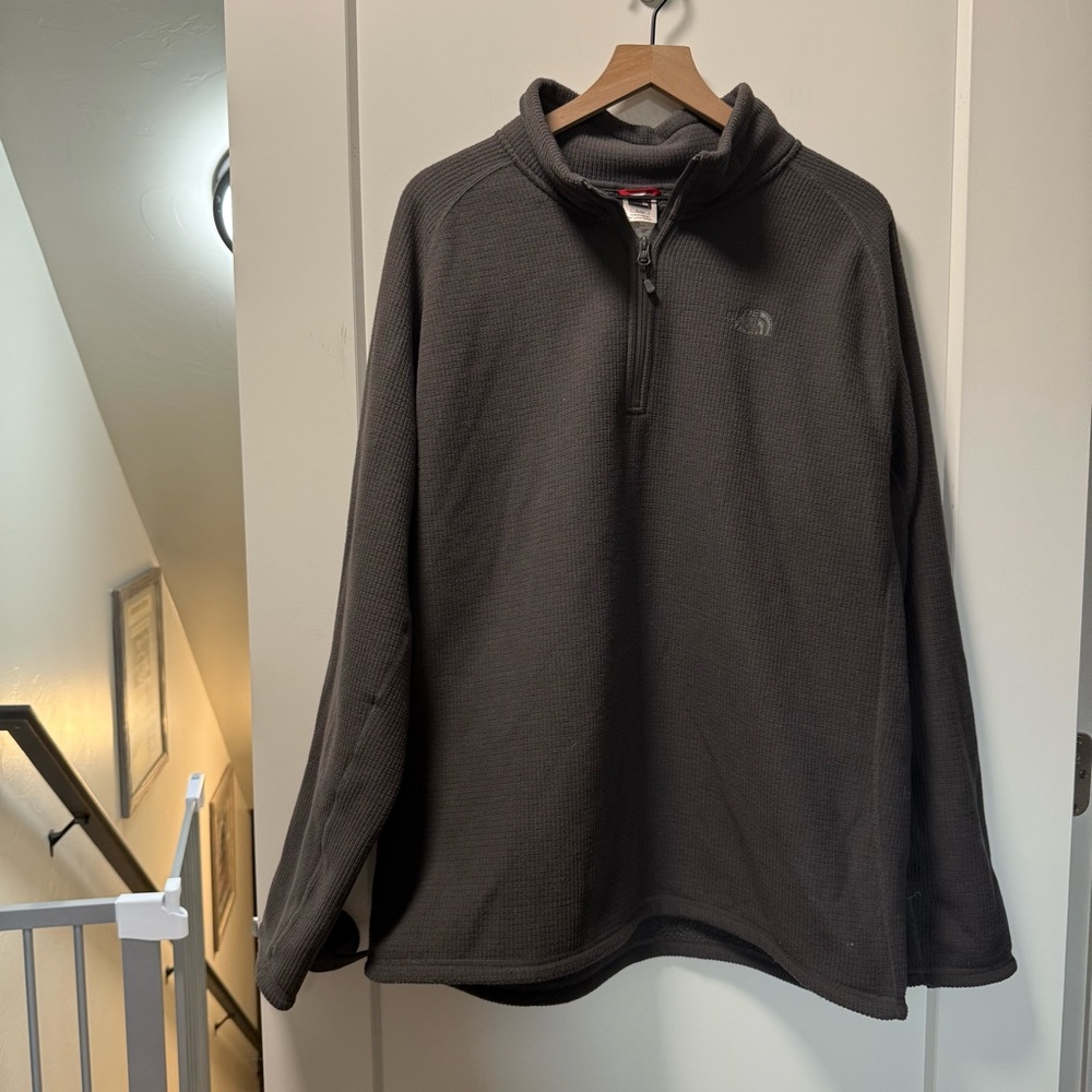 The North Face Men's Waffle Print Charcoal Grey Pullover Sweatshirt Lightweight